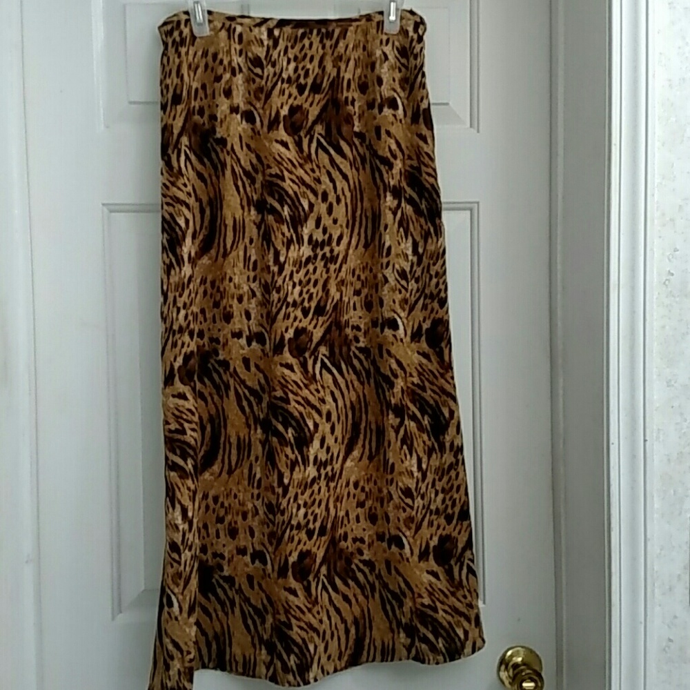 Gorgeous Kathie Lee animal print skirt